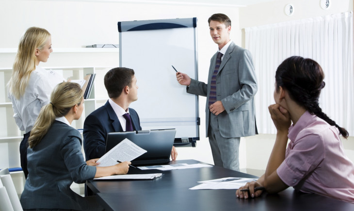 giu-chan-nhan-vien-gioi